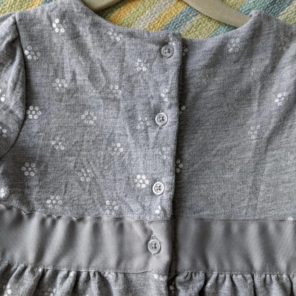 ⭐ Baby Gap Gray/Silver Flower print dress size 3